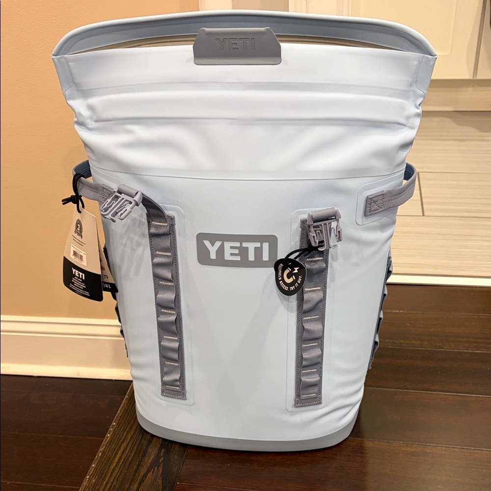 YETI HOPPER M20 backpack cooler  in Light Blue NWT